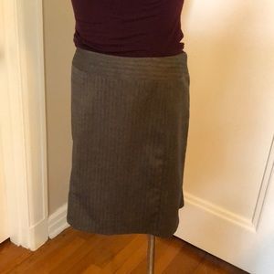 The Limited houndstooth ruffle hem skirt size 4